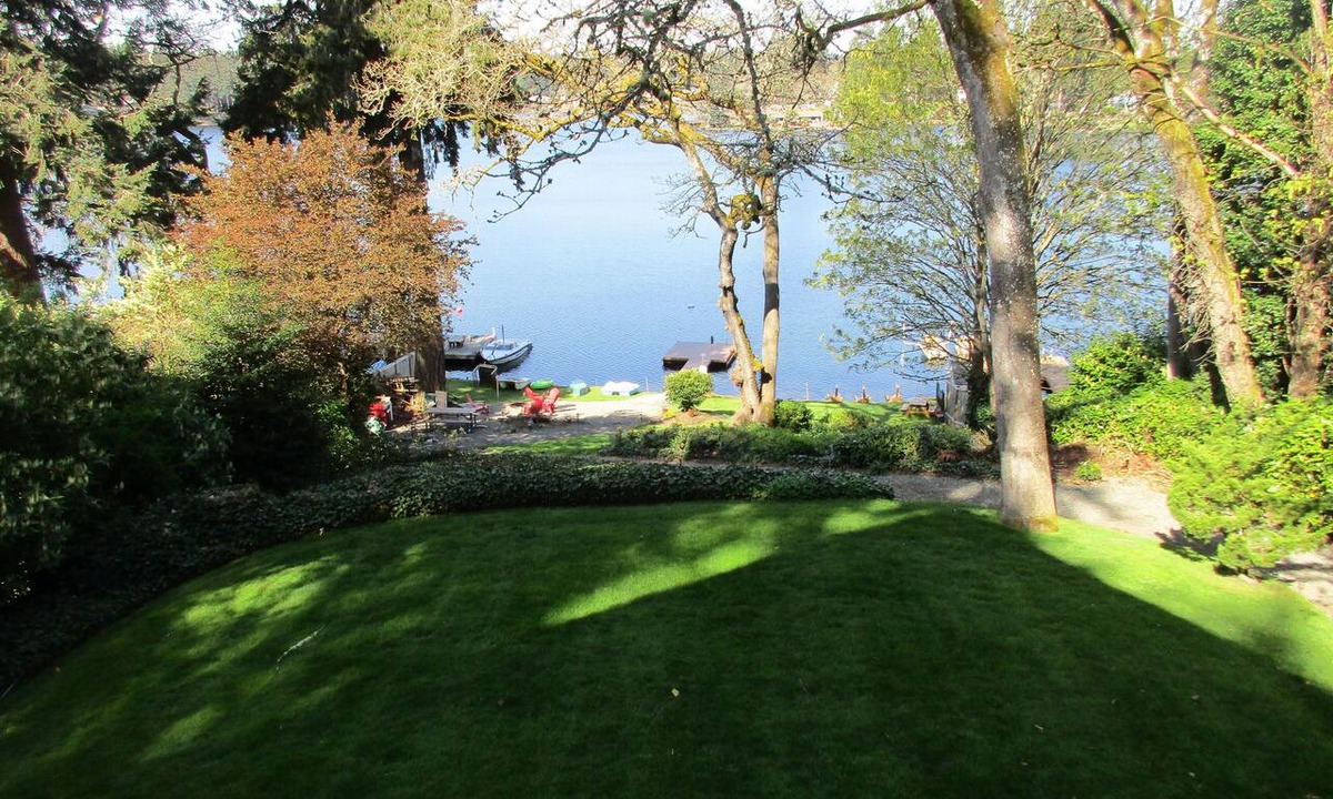 Lakewood Apartment | 1-bedroom Lakefront vacation Unit just 13 minutes from Tacoma Dome