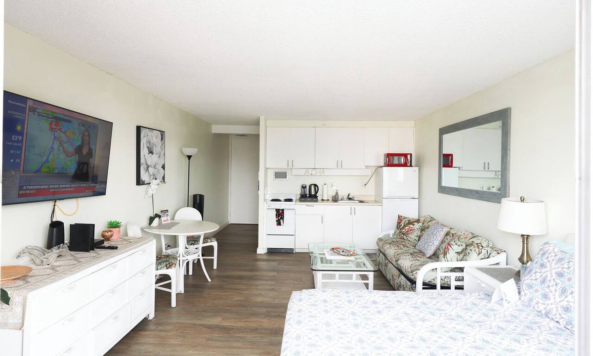 Waikiki Condo | 16 GUESTS , 4 X ❤️AWESOME STUDIOS❤️ , FREE PARKING, 5MIN TO OCEAN