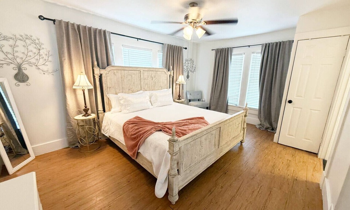 Tobin Hill House | 1BR/1BA Walk Downtown Riverwalk, Golf, Zoo & Pearl