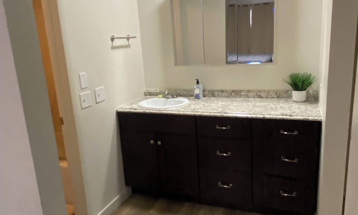Green River Apartment | 2-bed 2-bath family friendly apt in lovely Green River will sleep 7.