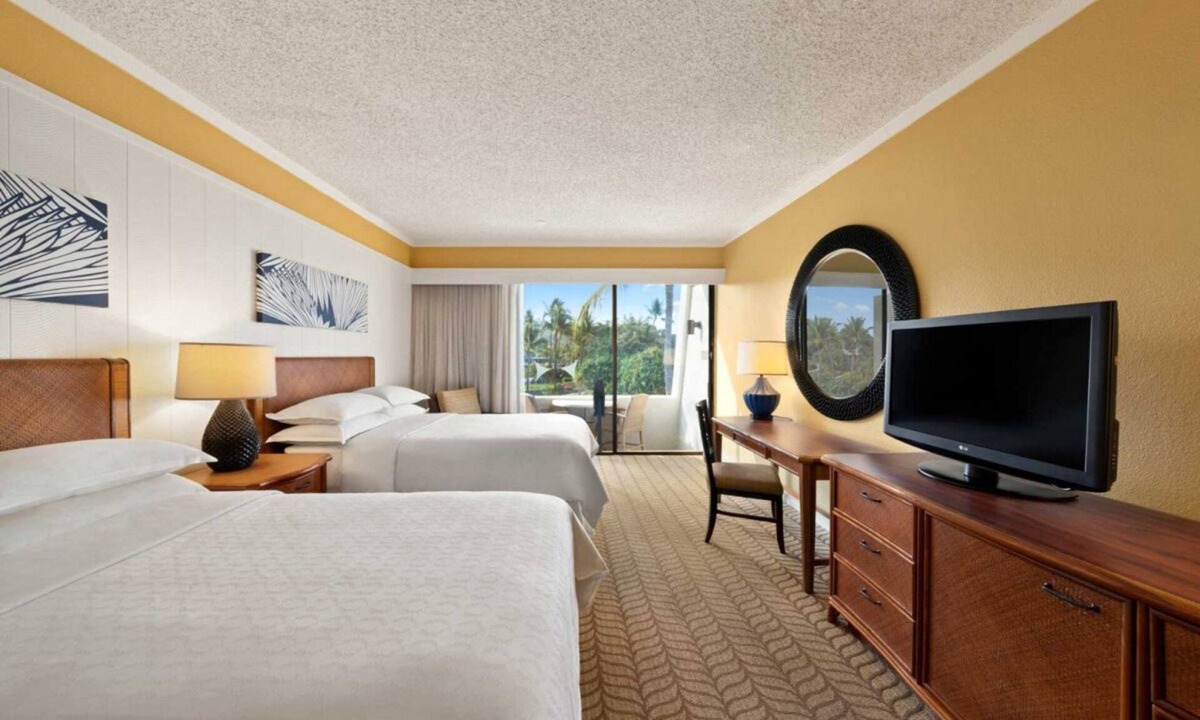 Keauhou Hotel | 3 x Resort View 2 Double Beds at Outrigger Kona Resort and Spa