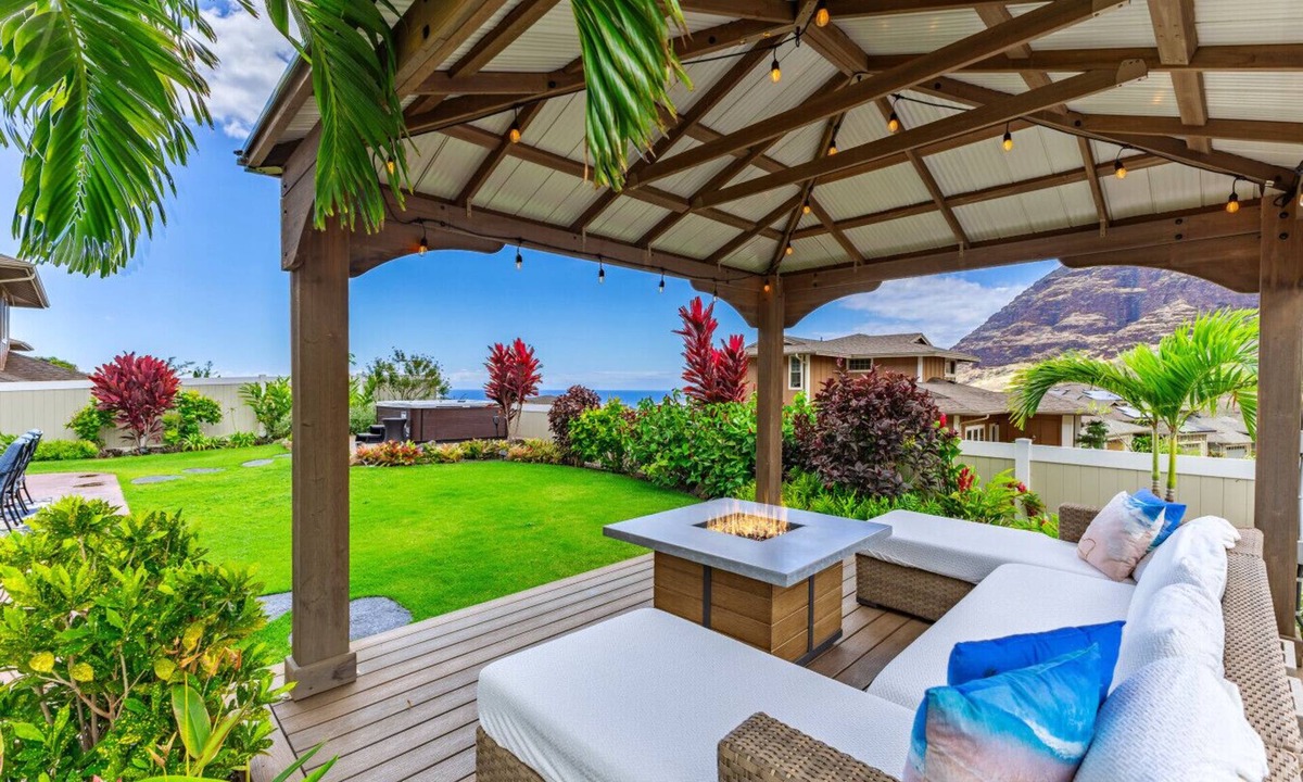 Makaha Valley House | 4 BDRM, Near beach, Ocean Views, HotTub, Pool, Gym