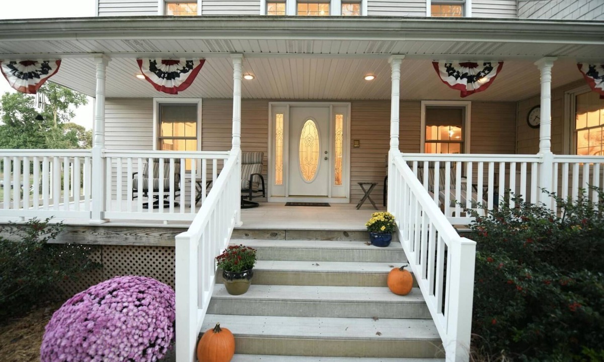 South Haven House | 5 bed, 5 bath, fire pit, private heated pool, close to downtown!