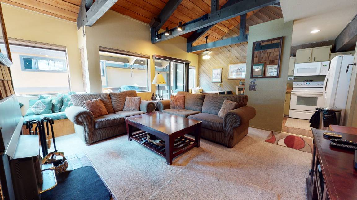 Majestic Pines Condo | 97 m² Condo ∙ 1 bedroom ∙ 6 guests