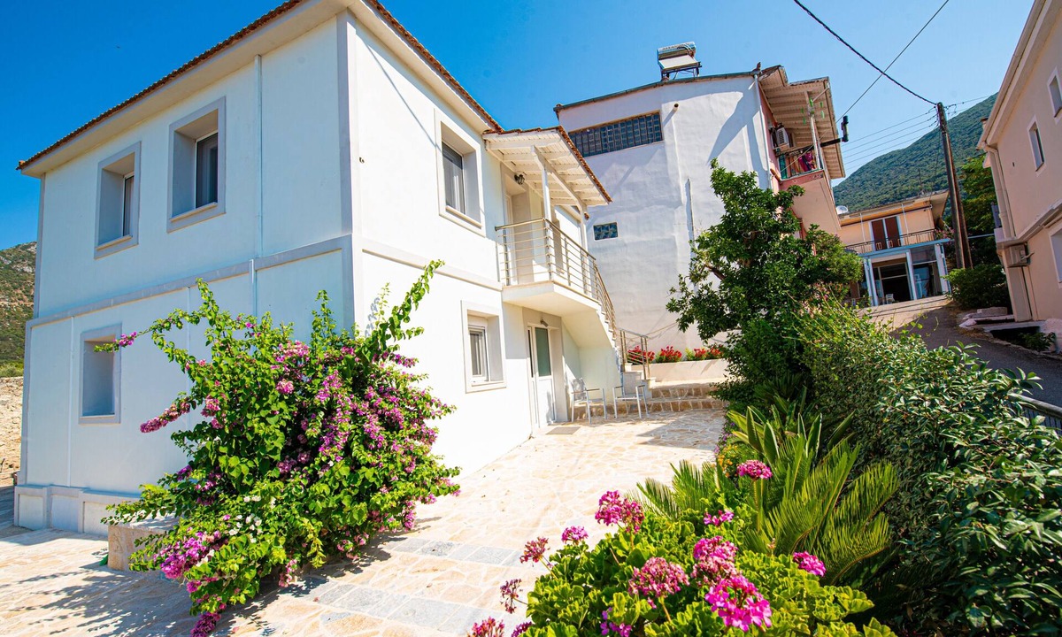 Vournikas Apartment | Apartment 'Cosy' with Wi-Fi and Air Conditioning