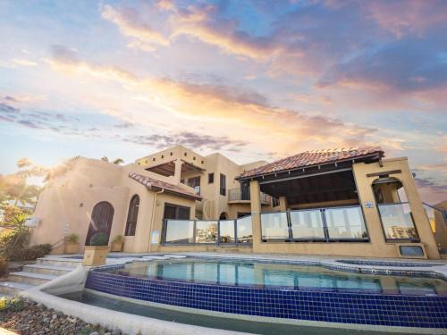 Paradise Point House | Azure Majesty Luxe Waterfront Mansion Redefined