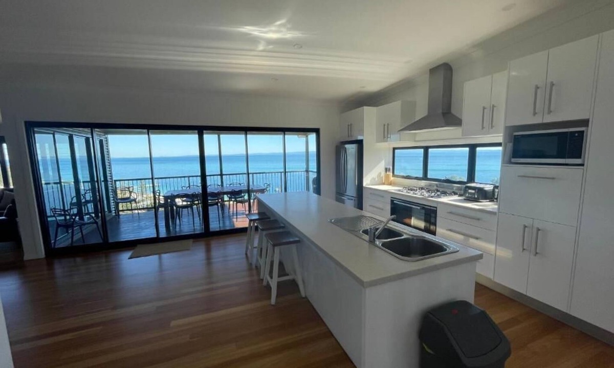 Brisbane Waterfront House | Bayview Breeze Moreton island
