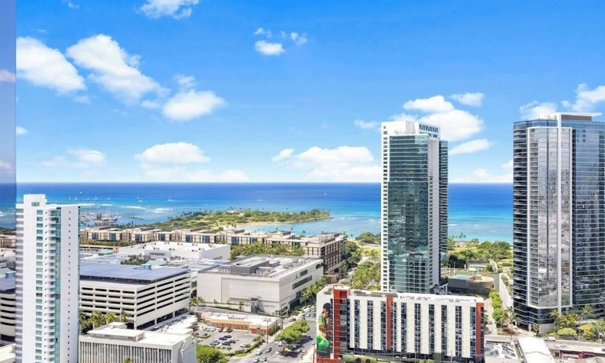 Ala Moana Condo | Beach, City lights and Mountain Views 180 degrees view & centrally located