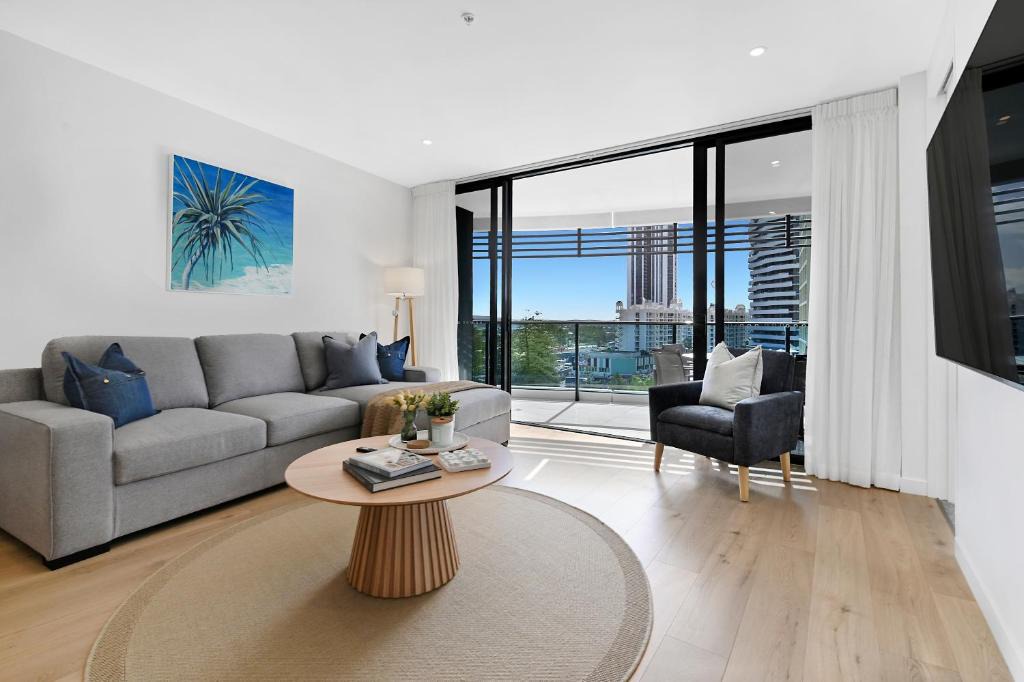 Broadbeach Apartment | BEACH Holiday at Oracle - level 7