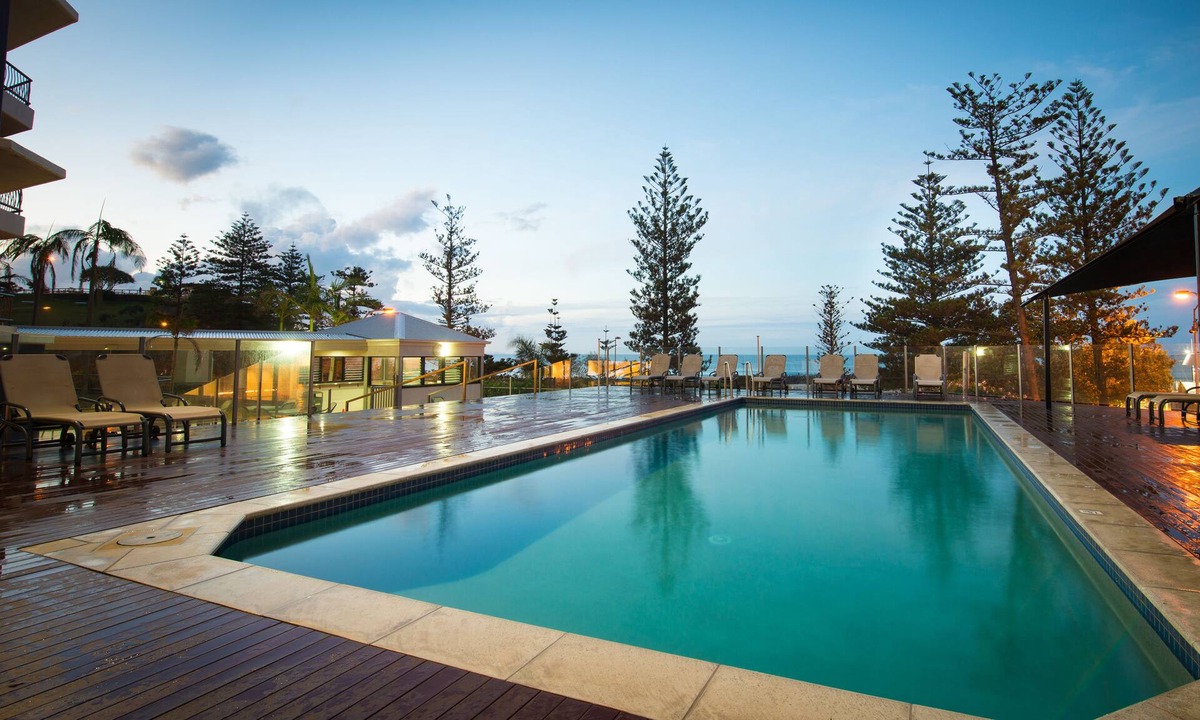 Coolangatta Hotel | Beach House Seaside Resort Coolangatta
