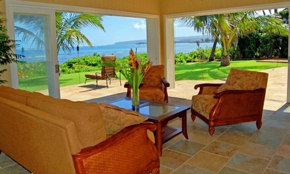 Waialua House | Beachfront Estate Now Available for 5 to 7 Night Stays!