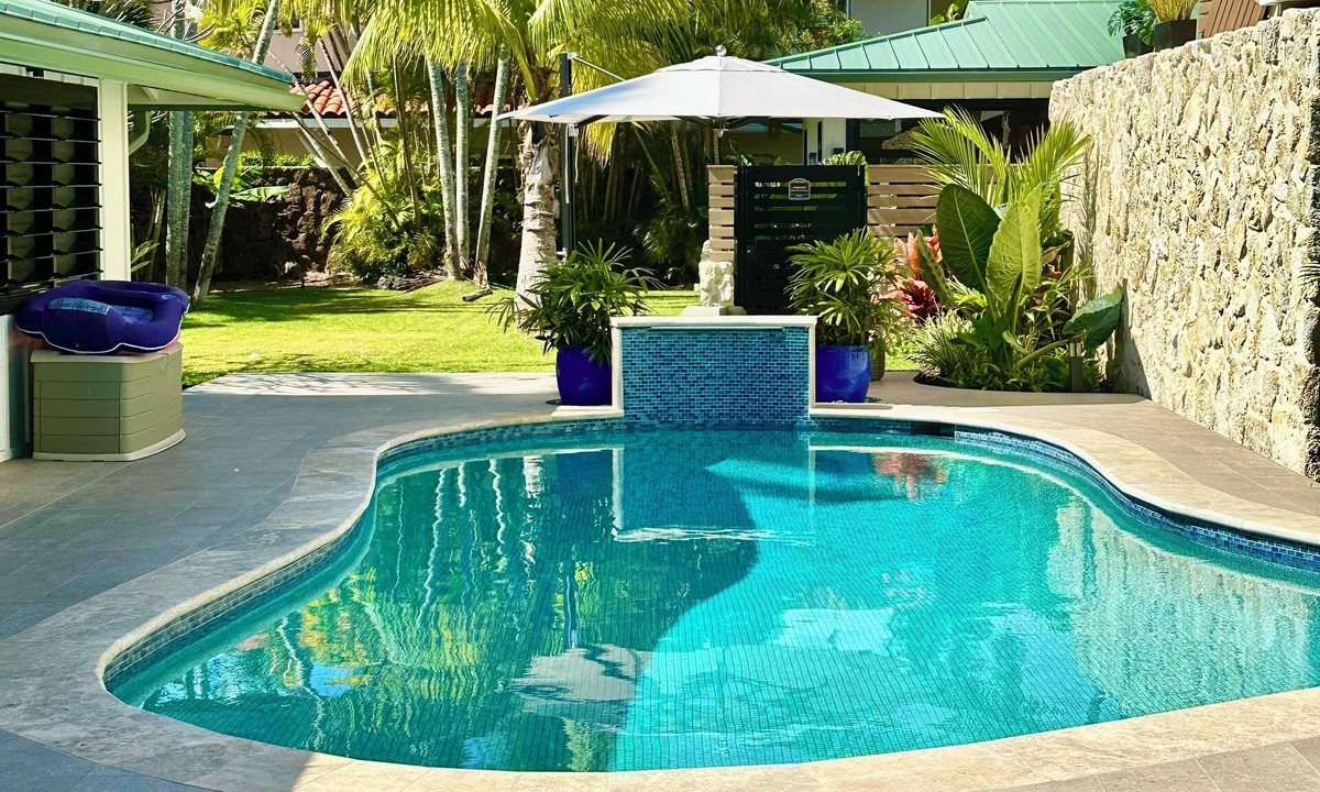 Kailua House | BEACHSIDE LUXURY HOME, AC, HEATED POOL, INQUIRE WITH OWNER FOR DESIRED DATES