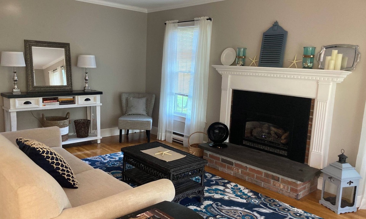 Portsmouth House | Beautiful Country Setting Near Newport