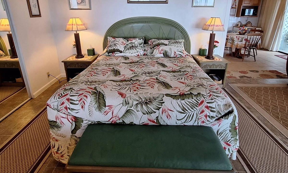 Honaunau-Napoopoo Bed & Breakfast | Belle Vue Kona B&B Rose Garden Suite – Breathtaking Views & Island Comfort