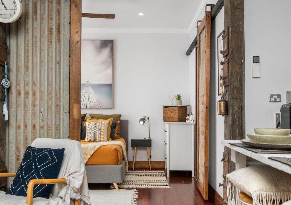 Bangalow Apartment | Black Beauty Studio