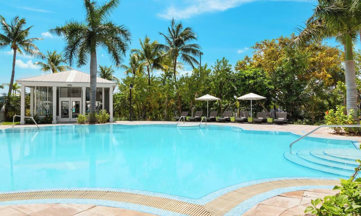 New Town Hotel | Blue Flamingo Resort Key West | 2 Relaxing Ocean View Rooms for Your Stay