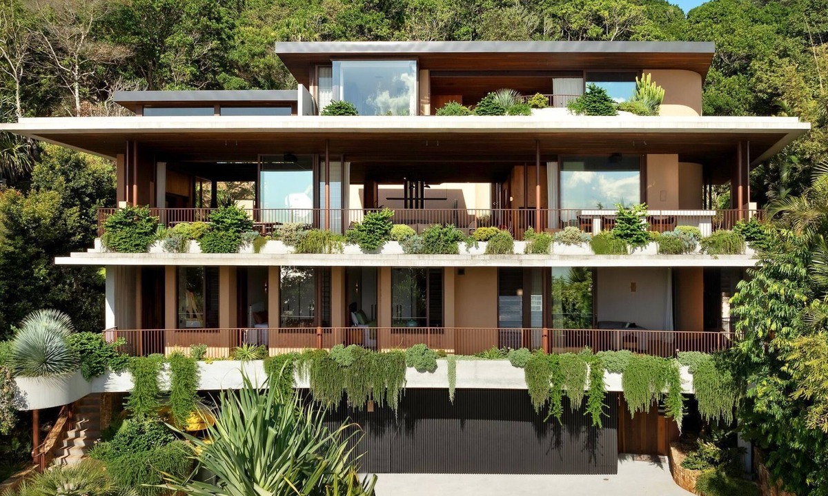Byron Bay House | Bodhi's Beach House - Luxury 5 Bedroom New Build In Wategos