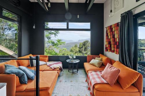 Beechmont House | Cabane Treehouse Retreat with Mountain Views