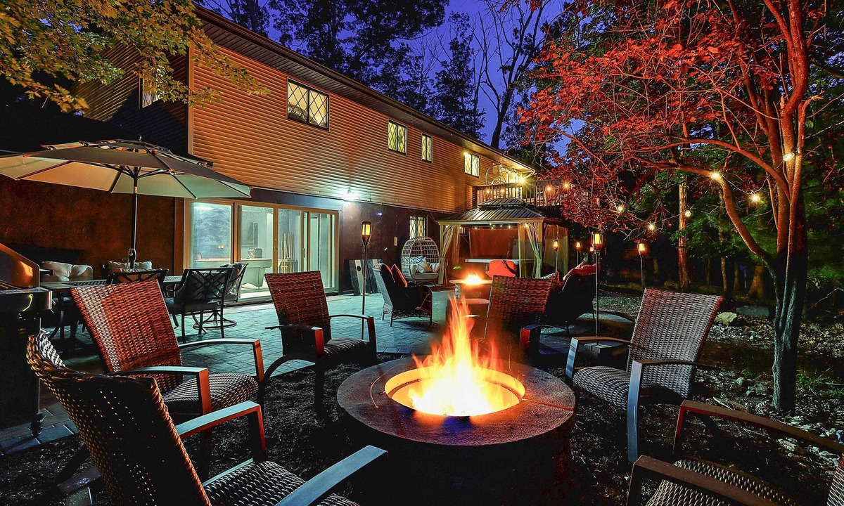 East Stroudsburg House | Camelback Pocono Getaway w/Hot Tub & Games!