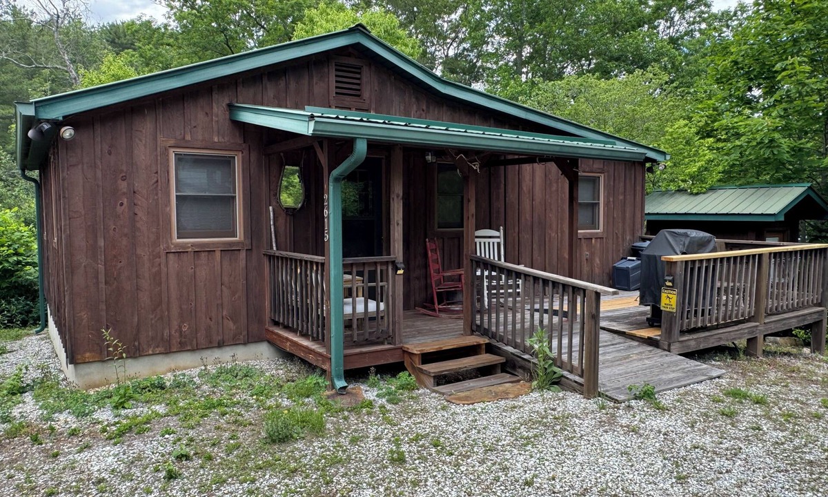 Nebo Cabin | Camp Hideaway Hemlock Haven Cabin @ Nebo, Lake James NC