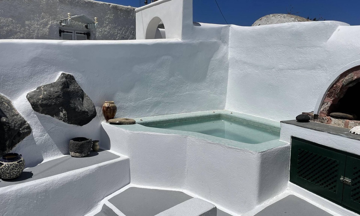 Fira Villa | Charming 2-bed Villa in Thera With Outdoor hot tub