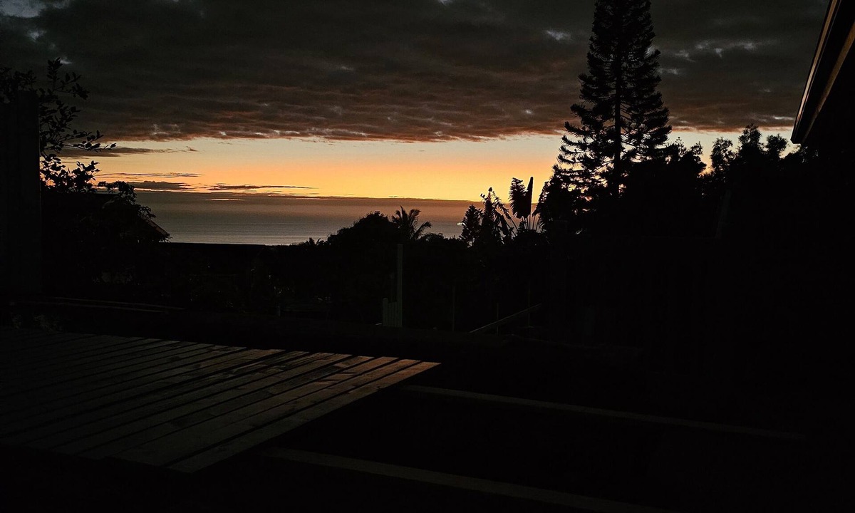 Kona Palisades House | Charming oceanview with large lanai and outdoor area. Washer/Dryer & BBQ