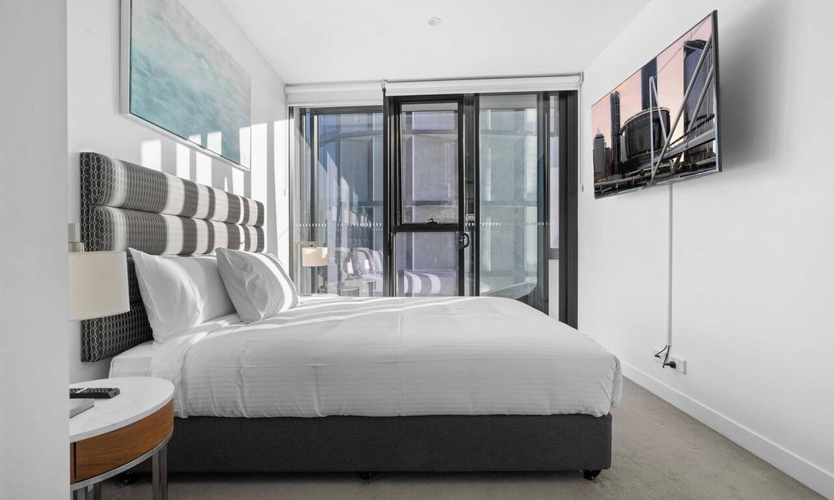 Fortitude Valley Apartment | City Escape with Balcony & Resort-Style Amenities
