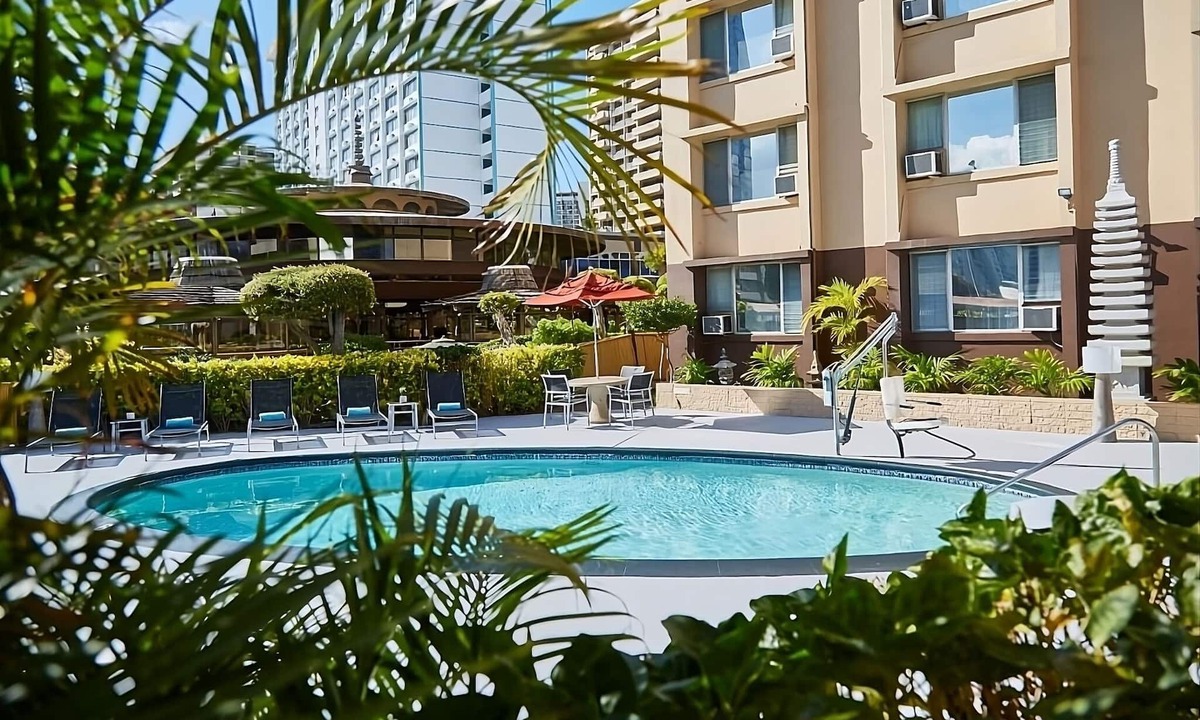 Ala Moana Hotel | City View Two Queens, Garden Atmosphere, Pool Access, Near Waikiki Beach