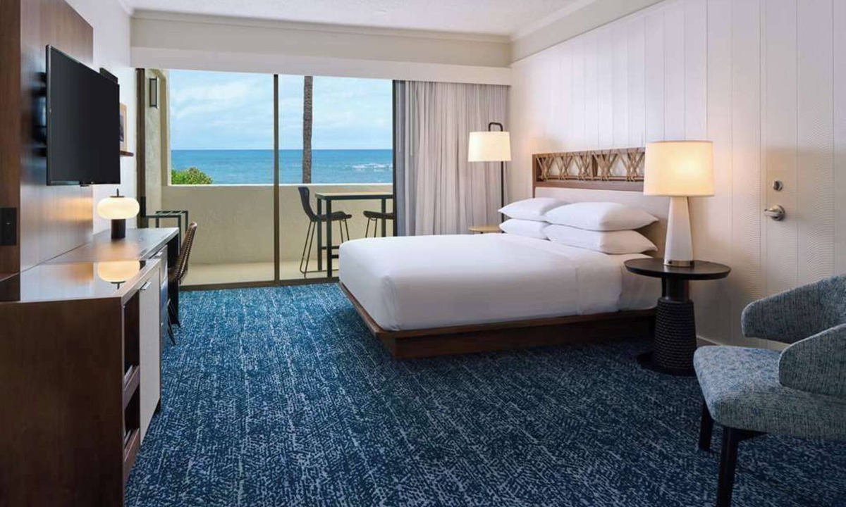 Keauhou Hotel | Club Oceanfront Suite 1 King Bed at Outrigger Kona Resort and Spa