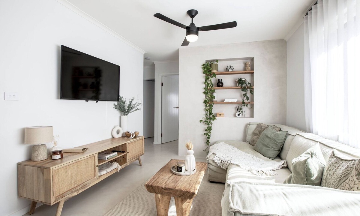 Mermaid Beach Apartment | Coastal 2-Bed Apartment with Courtyard