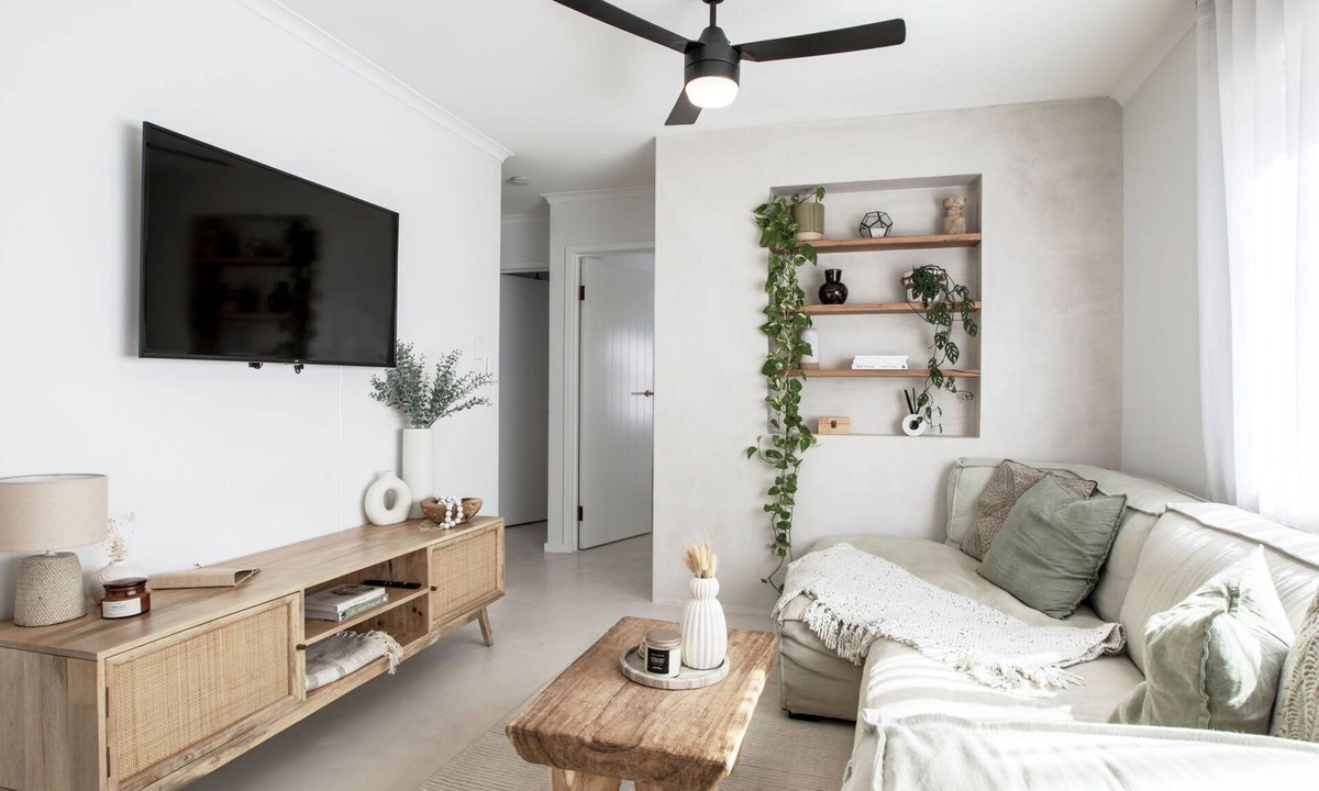 Mermaid Beach Apartment | Coastal 2 Bed Apartment with Courtyard