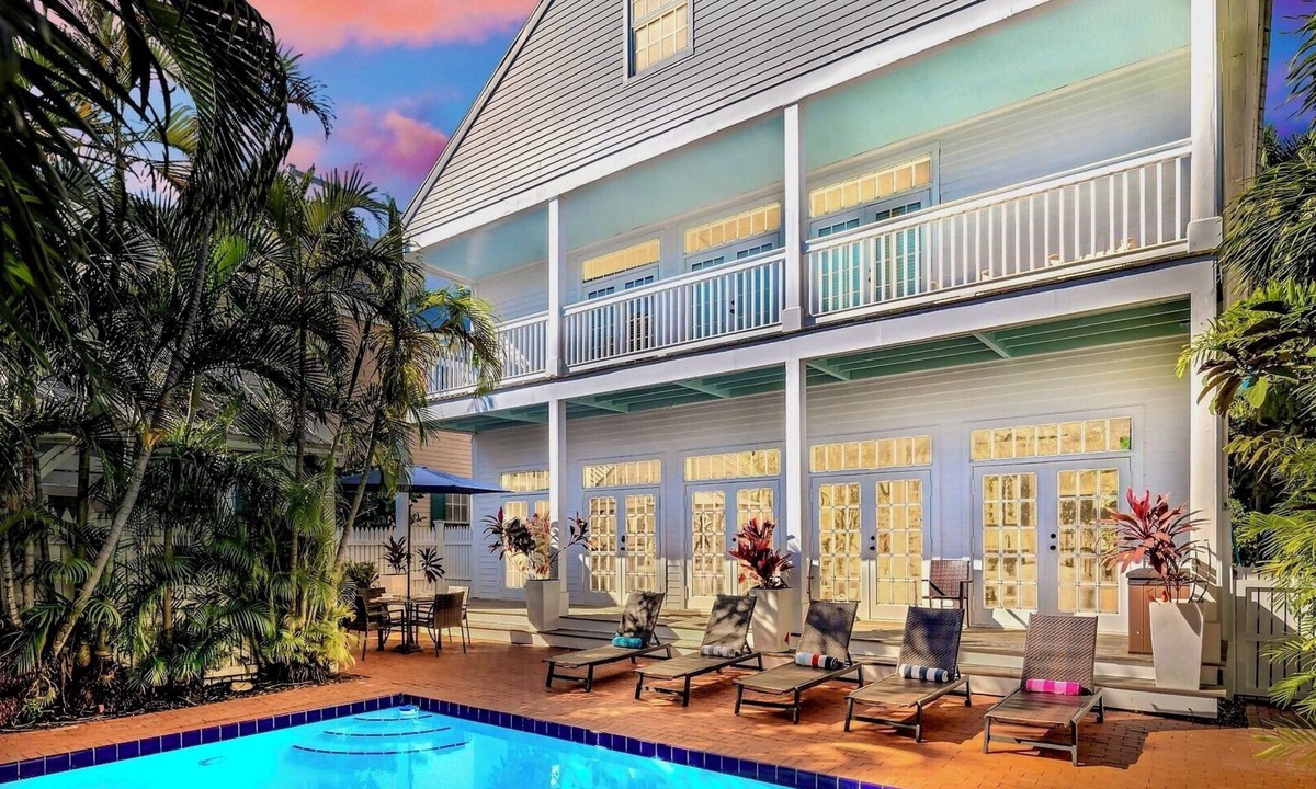 Bahama Village House | *CONCH CASA GRANDE @ THE ANNEX* Home+ Pool near Duval + LAST KEY SERVICES.