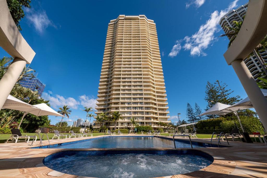 Main Beach Apartment | Contessa Holiday Apartments