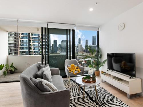 South Brisbane Apartment | Convenient to ALL Urban Living by Private Host