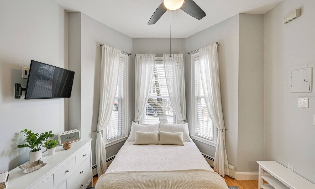East Somerville Apartment | Cozy Somerville Studio: 2 Mi to Boston, Walk to T!