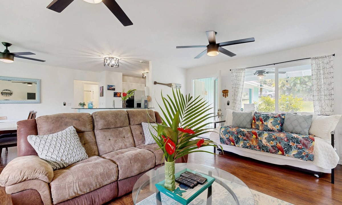Kapoho House | Dog-friendly home near the ocean with lanai, washer/dryer, desk and Free Wifi