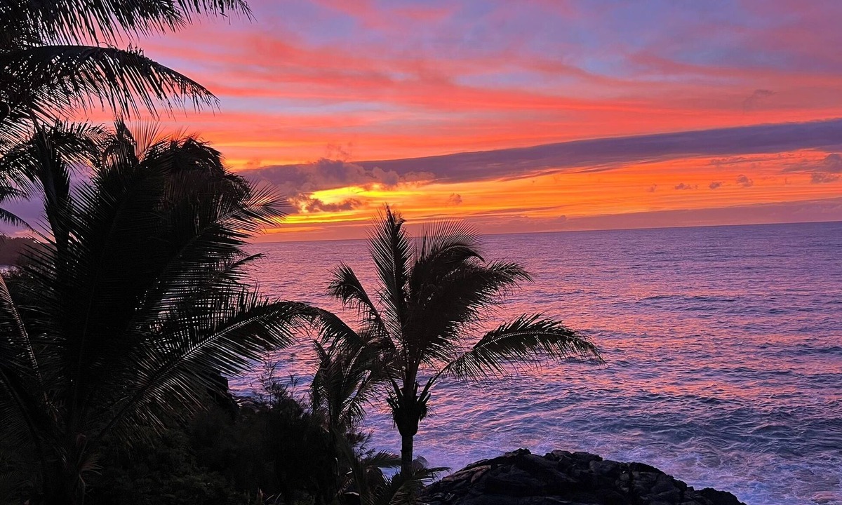 Kehena Beach Estates House | Elegant Oceanfront 2BR Home. Vast Panoramic Views, Steps to Kehena Beach. A/C.