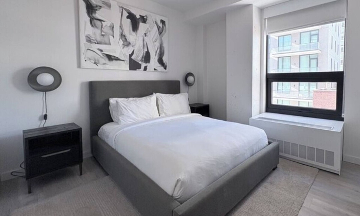 Hunters Point Apartment | Enjoy Urban Comfort at Minimalist 2BR Unit w/Full Kitchen near Court Square