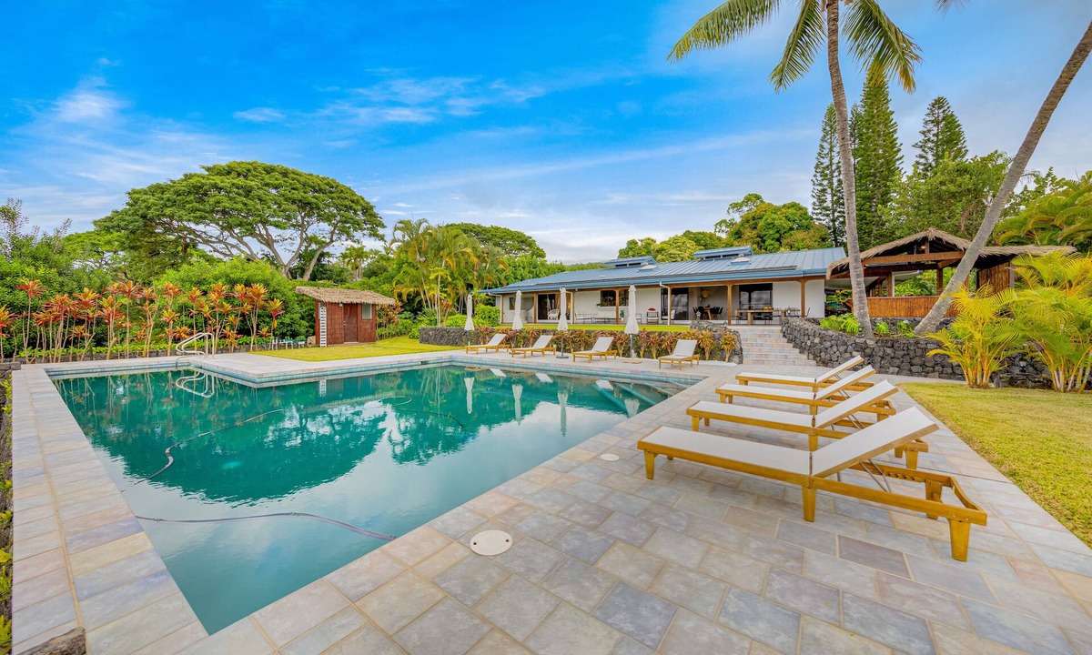 Kailua-Kona House | Entire Gated Estate w/Lap Pool Ocean View AC in DT Kona