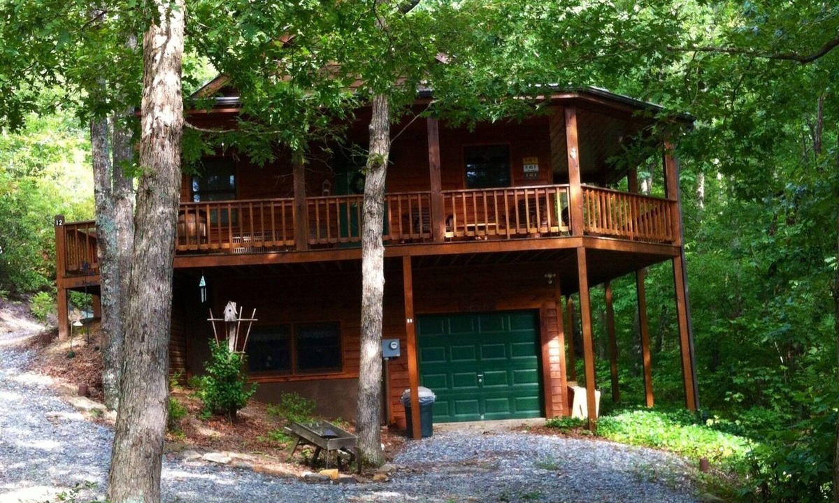 Blairsville Cabin | Escape to the Beautiful Cool Mountains of North Ga Beautifully decorated