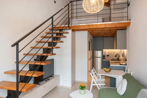 Choumeriakos House | famiGlia