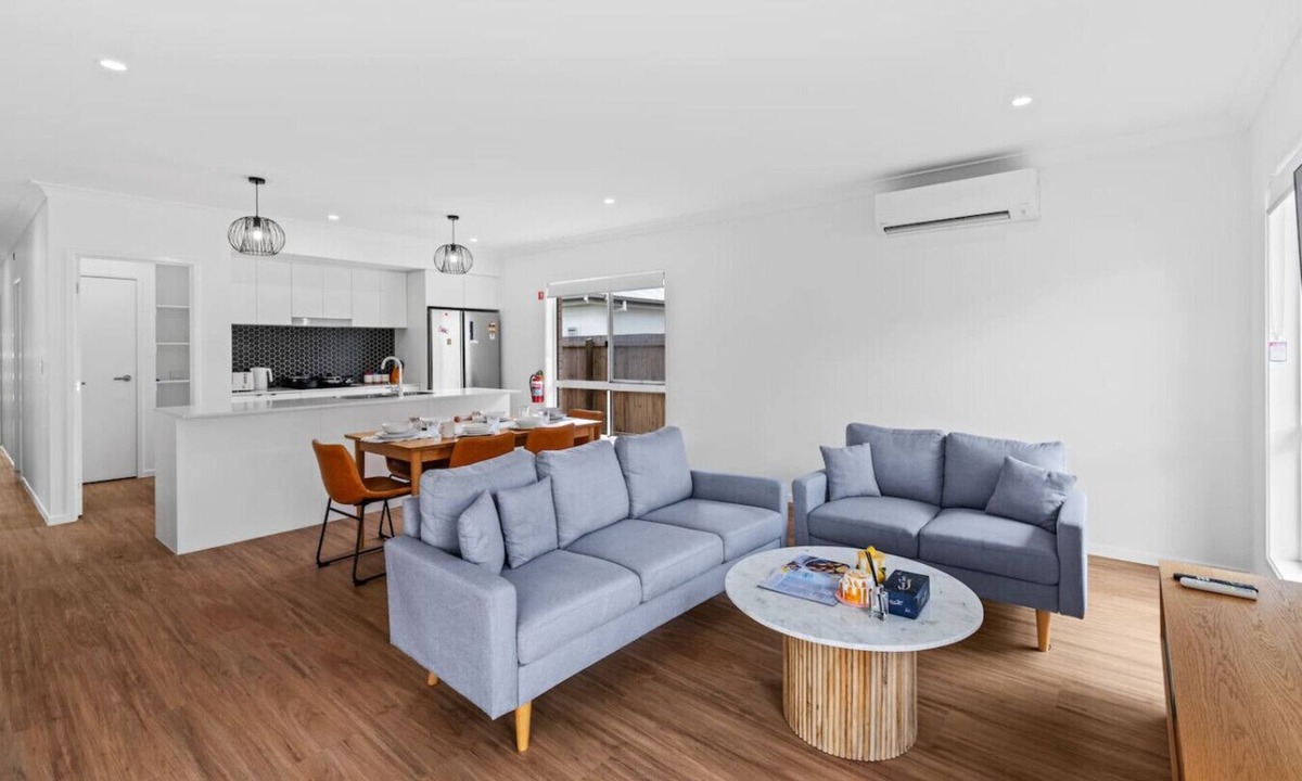 Greenbank House | Family-Friendly 4BR Home with 3 Bathrooms & A/C