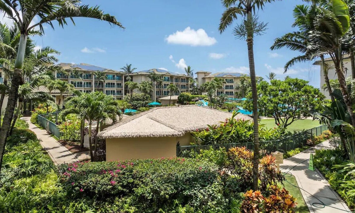 Wailua House | Family & Friends Getaway! 4 Relaxing Units, Kitchen, Lanai, Pool, Free Parking