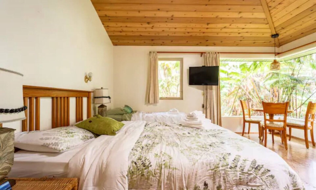 Volcano Cabin | Family Getaway in Volcano sleeps 4