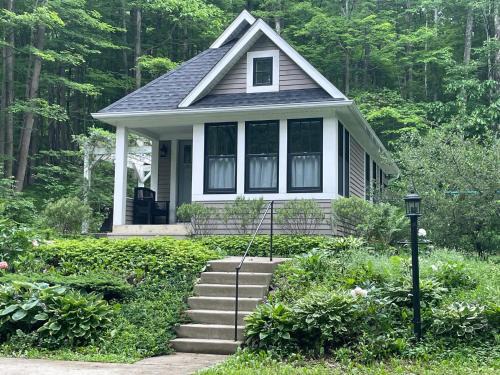 DuBois House | Forest Cottage With 2 Bedrooms Plus Loft Bedroom In DuBois
