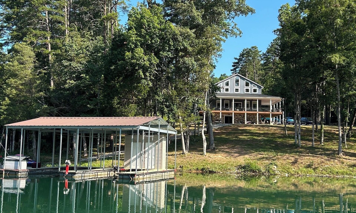 Speedwell House | Forget Me Not Haven – 6BR Lakefront Home for Unforgettable Family Memories