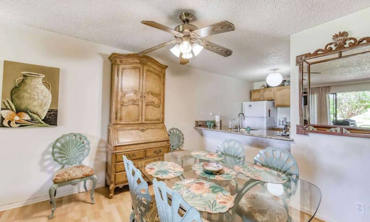 Maunaloa Apartment | Garden-View Molokai Condo with Lanai, Pool & Walk to Beach