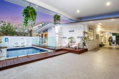 Miami House | Gold Coast-Miami Mid-Century Beach Home With Pool