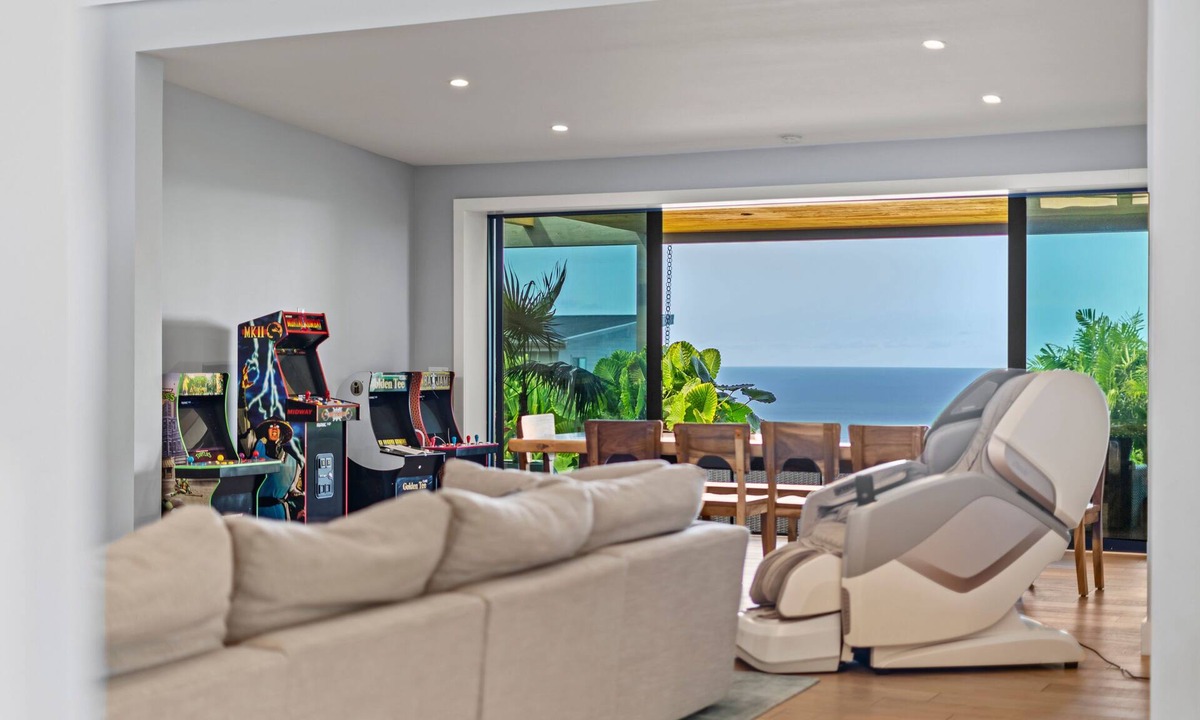Pupukea House | Hale Mahina: Luxe Remodeled Oceanview Home w/Jacuzzi & Outdoor Shower