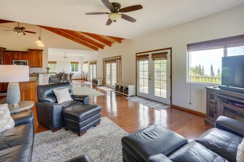 Papa House | Hawaiian Retreat w/Ocean Views in Captain Cook!